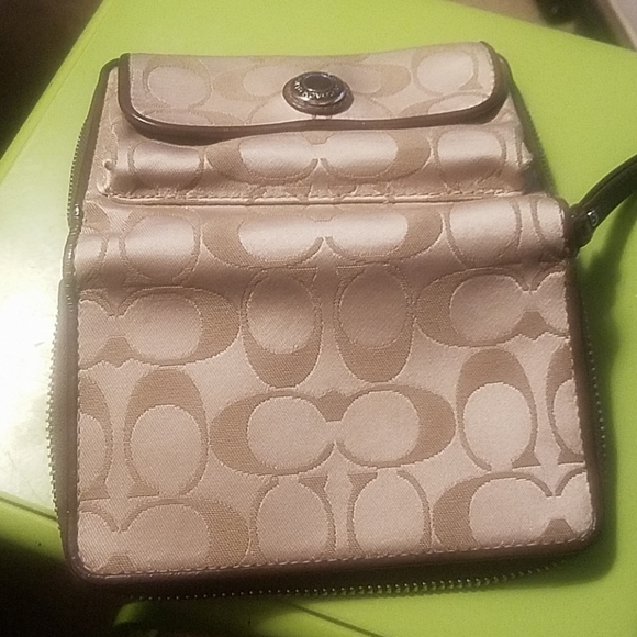 Coach signature canvas wristlet wallet - Picture 3 of 5